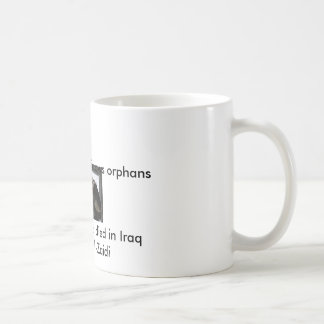 別れのキスブッシュ及び靴のマグ。 コーヒーマグカップ