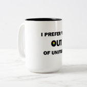 制服を着た者の方が好い ツートーンマグカップ (正面左)