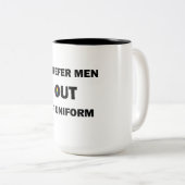 制服を着た者の方が好い ツートーンマグカップ (正面右)