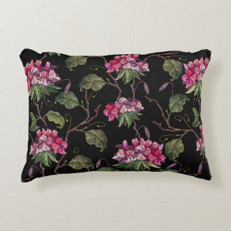 刺しゅうゼラニウムの花の継ぎ目のない模様 アクセントクッション