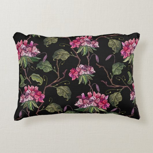 刺しゅうゼラニウムの花の継ぎ目のない模様 アクセントクッション (正面)