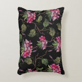 刺しゅうゼラニウムの花の継ぎ目のない模様 アクセントクッション (正面(垂直))
