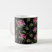 刺しゅうゼラニウムの花の継ぎ目のない模様 コーヒーマグカップ (正面左)