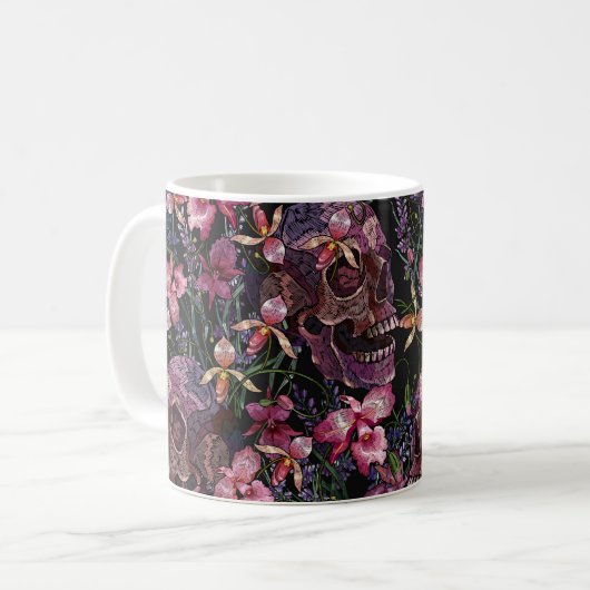 刺しゅうヒトスカルとピンクランの花のパット コーヒーマグカップ (正面左)