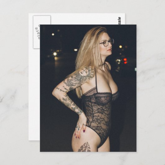 刺入されたランジェリーのモデル写真 ポストカード (正面/裏面)