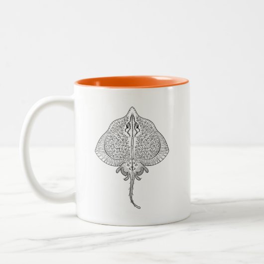 刺激を受けたなアカエイのトーテム ツートーンマグカップ (左)