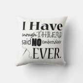 刺繍が不十分な糸の工芸品 クッション (裏面)