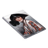 刺繍されたブラウスの女性 ノートブック (右側)