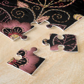 刺繍された花、暗いヴィンテージ優雅さ ジグソーパズル (側面)