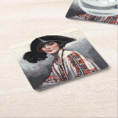 刺繍のブラウスを着た女性 スクエアペーパーコースター (アングル)