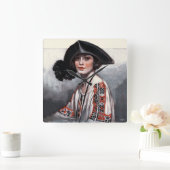 刺繍のブラウスを着た女性 スクエア壁時計 (ホーム)