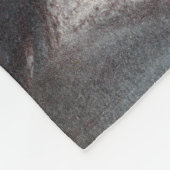 刺繍のブラウスを着た女性 フリースブランケット (角)