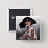 刺繍のブラウスを着た女性 缶バッジ (正面&裏面)