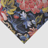 刺繍の濃紺の珊瑚のピンクの花のシャクヤク 薄葉紙 (詳細)