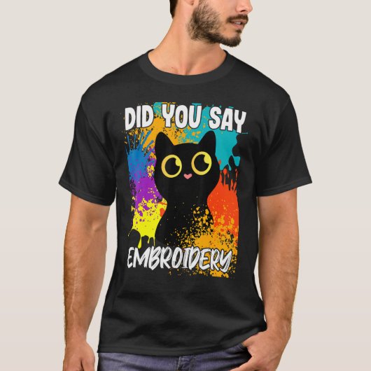 刺繍の黒猫って言った？ Tシャツ (正面)