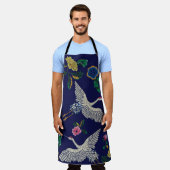 刺繍クレーンと花、ヴィンテージシームレスp エプロン (着用した状態)