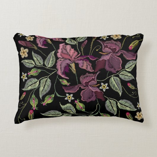 刺繍パープルアイリス黒い背景。 アクセントクッション (正面)