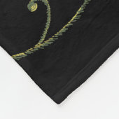 刺繍パープルアイリス黒い背景。 フリースブランケット (角)