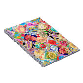 刺繍フローラのネックラインの花と ノートブック (右側)