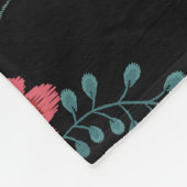 刺繍フローラネックライン、ヴィンテージブーケ。 フリースブランケット (角)