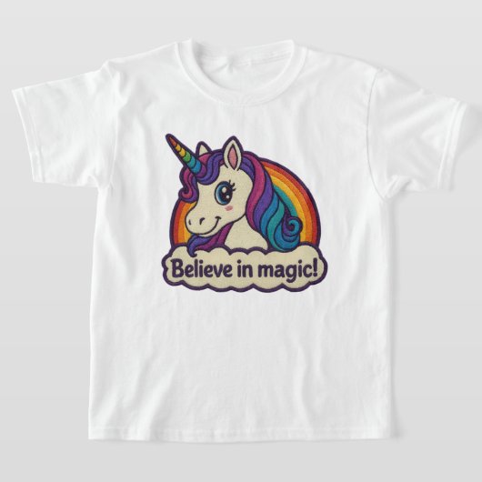 刺繍神話のユニコーン魔法の角の動物 Tシャツ (レイダウン)