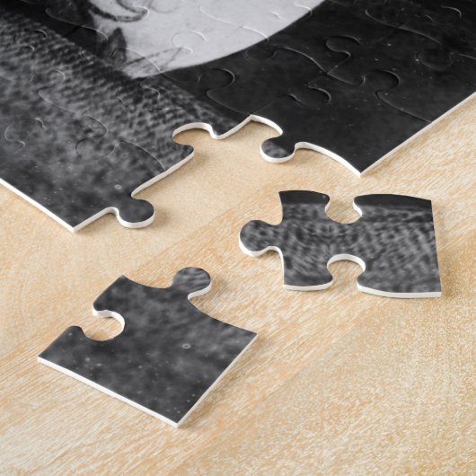 刺青された女性のヴィンテージ ジグソーパズル (側面)