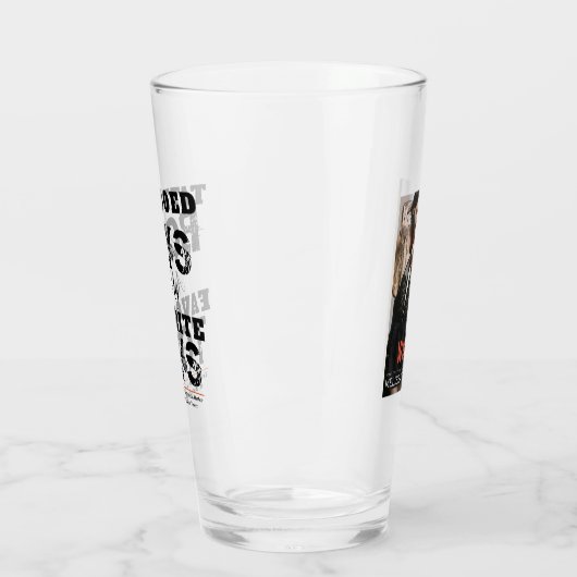 刺青された男の子は私のお気に入りのおもちゃの飲みガラス タンブラーグラス (左)