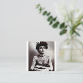 刺青レディーマウードワーグナー1907ヴィンテージ スクエア名刺 (スタンド正面)