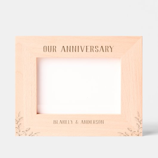 刻印された「私たちの記念日」のカスタム写真枠 レーザー彫刻フレーム (正面)