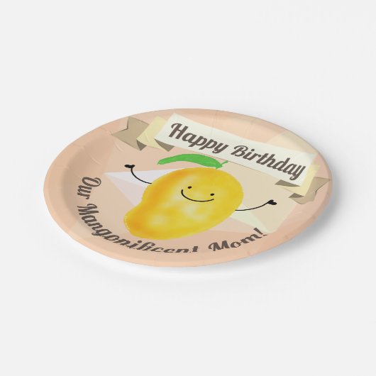 前向きなマンゴのしゃれ-誕生日のMangonificentのお母さん ペーパープレート (アングル)