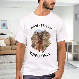 前向きな犬の写真 Tシャツ