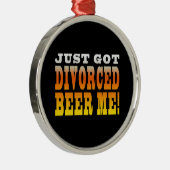 前向きな離婚のギフトのアイディア: 離婚されたビール私 メタルオーナメント (右)