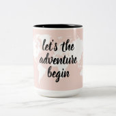 前向きピンクアドベンチャーの世界地図 ツートーンマグカップ (中央)