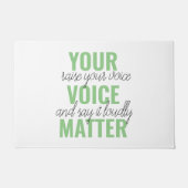 前向きGreen Your Voice Matterモチベーション引用文 ドアマット (正面)