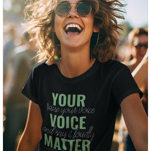 前向きGreen Your Voice Matterモチベーション引用文 Tシャツ