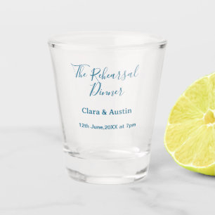 前夜祭のシンプルでミニマルな食事 ショットグラス