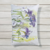 前庭に紫色の花、後庭に赤 アウトドアクッション (正面(縦))