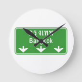 前方のバンコクは見ます! ⚠のタイの交通標識の⚠ ラウンド壁時計 (正面)