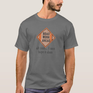前方の道路工事がつる植物 Tシャツ