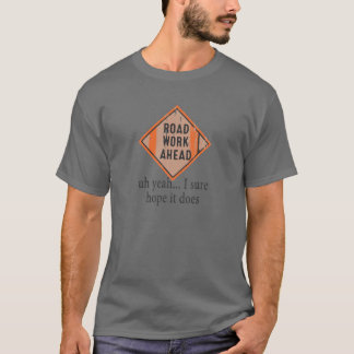 前方の道路工事がつる植物 Tシャツ
