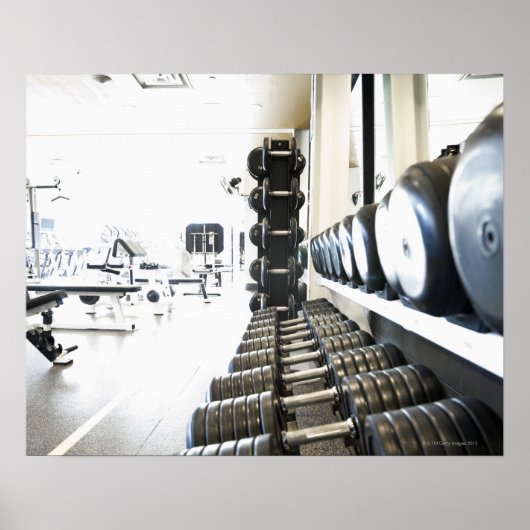 前景とエクササイズの自由重みの行 ポスター (正面)