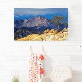 前景にツリーがある杭のピーク 横断幕 (インサイチュ)