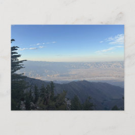 前景に木々のある山の展望パノラマ ポストカード