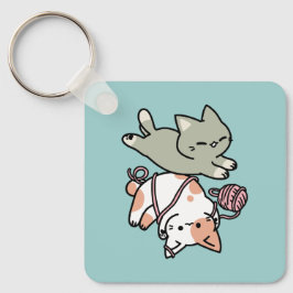 前足で遊ぶ猫のかわいいイラスト キーホルダー