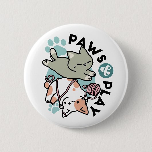 前足で遊ぼう – かわいい猫のイラスト 缶バッジ (正面)
