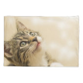 前足を伸ばした可愛い子猫 枕カバー (裏面)