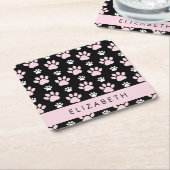 前足、ピンクの前足、犬の前足、あなたの名前のパターン スクエアペーパーコースター (アングル)