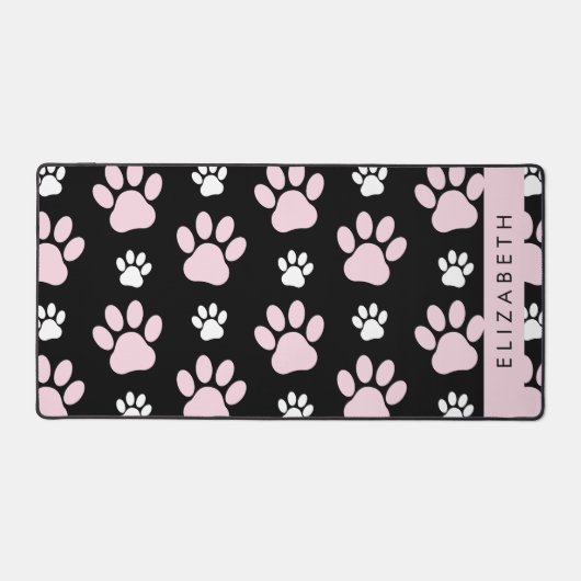前足、ピンクの前足、犬の前足、あなたの名前のパターン デスクマット (正面)