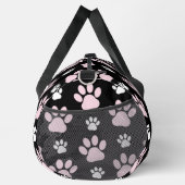 前足、ピンクの前足、犬の前足、動物の前足のパターン ダッフルバッグ (右)