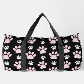 前足、ピンクの前足、犬の前足、動物の前足のパターン ダッフルバッグ (裏面)